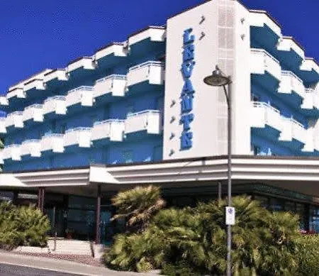 Levante 4*